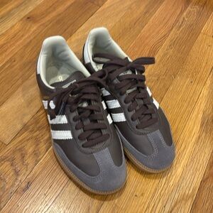 Brown adidas samba worn once perfect condition 5.5/6.5 (fits women’s 38)
